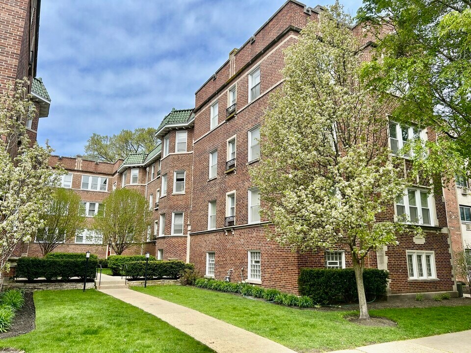 1230 Elmwood Ave in Evanston, IL - Building Photo