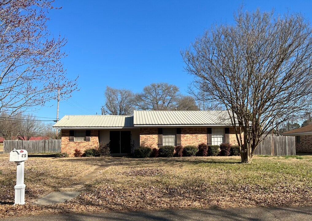 4310 Idalou Dr in Texarkana, TX - Building Photo