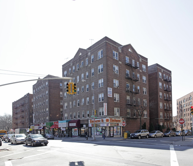 8102-8120 Broadway in Elmhurst, NY - Building Photo - Building Photo