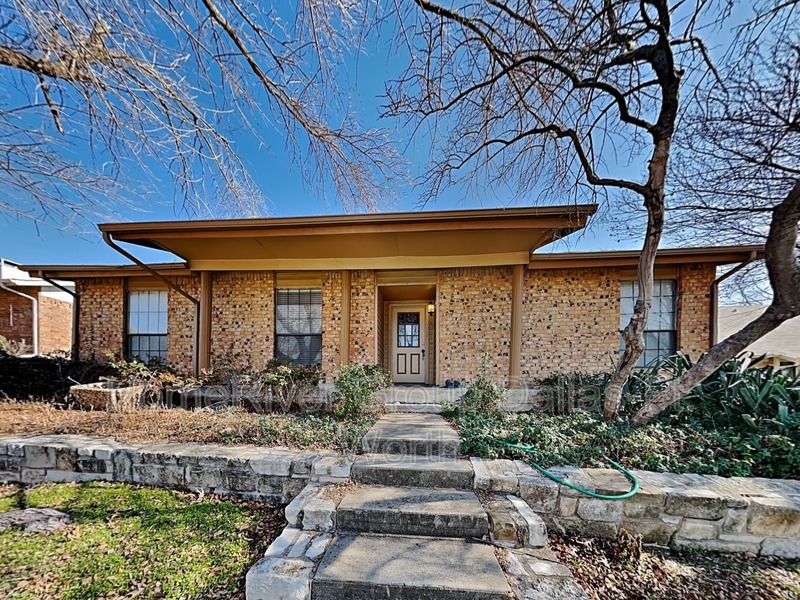 3712 Fairfield Dr in Carrollton, TX - Building Photo