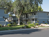 Royal Villa Apartments in Clovis, CA - Foto de edificio - Building Photo