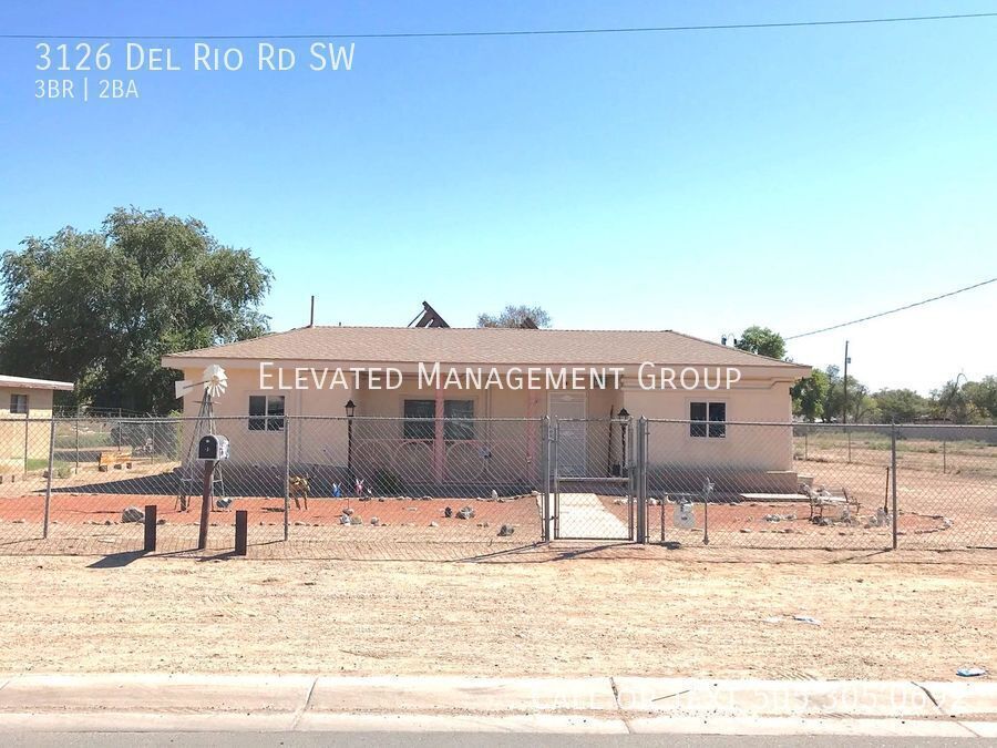 3126 Del Rio Rd SW in Albuquerque, NM - Foto de edificio