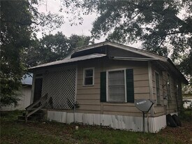 5 Gulf St in Chickasaw, AL - Building Photo