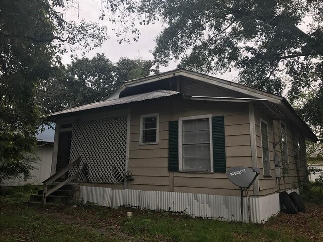 property at 5 Gulf St