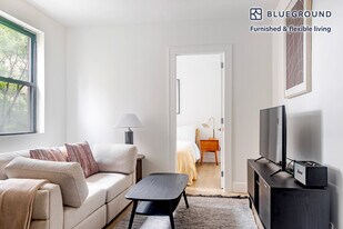 138 E 38th St in New York, NY - Building Photo