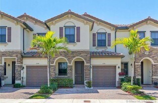 11510 SW 254th St in Princeton, FL - Building Photo