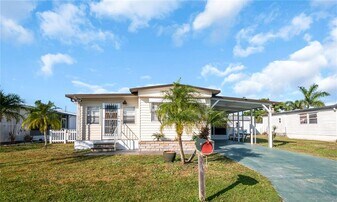 209 50th Avenue Plaza E in Bradenton, FL - Building Photo