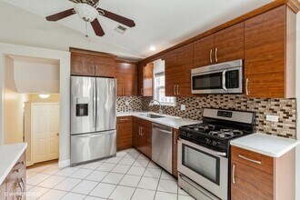 2781 Hillsboro Ln in Lake In The Hills, IL - Building Photo - Building Photo