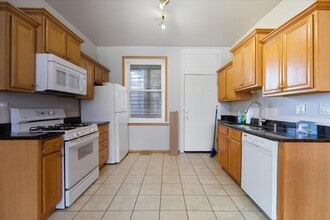 3606 W Huron St, Unit 1W in Chicago, IL - Building Photo - Building Photo