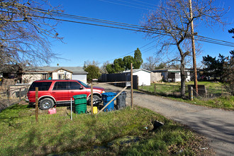 3925 Finley Ave in Santa Rosa, CA - Building Photo - Building Photo