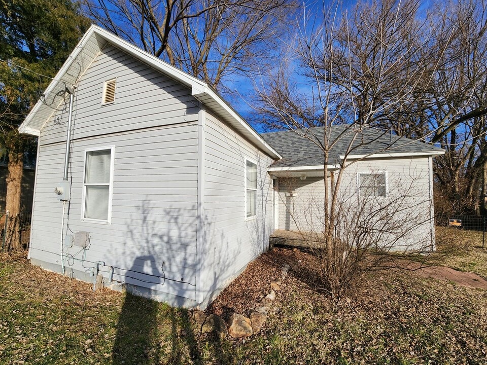3155 W Commercial St in Springfield, MO - Building Photo