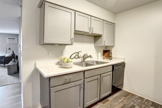 Paragon Apartments in Bloomington, MN - Foto de edificio - Building Photo