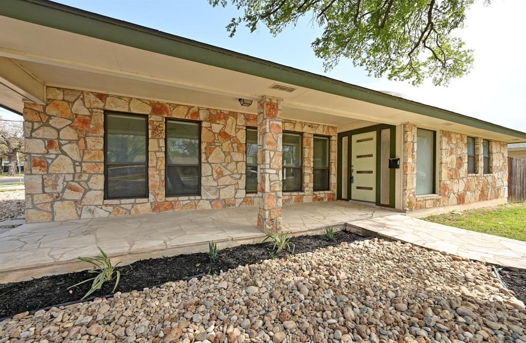 1700 Rogge Ln in Austin, TX - Building Photo