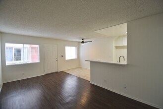 21350 Parthenia St, Unit 104 in Los Angeles, CA - Building Photo - Building Photo