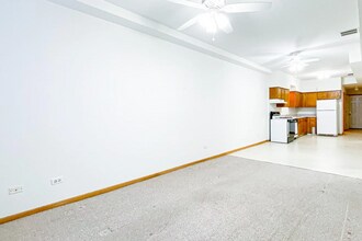 1812 W Thomas St, Unit 1812 W Thomas Unit G in Chicago, IL - Foto de edificio - Building Photo