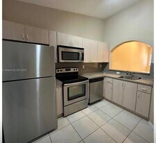 1250 SE 26th St, Unit 204 in Homestead, FL - Building Photo