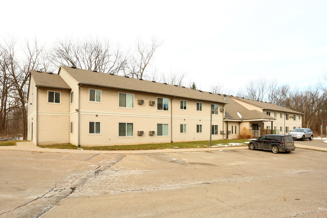 Independence Square Apartments in Lansing, MI - Foto de edificio