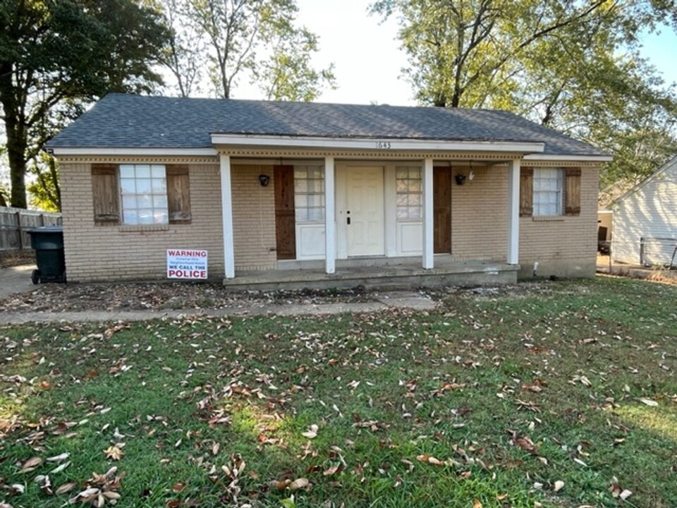 1643 Brookhaven Dr in Southaven, MS - Building Photo