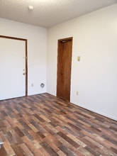 49489 US-93 in Polson, MT - Foto de edificio - Building Photo