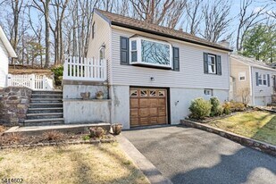 83 Chestnut Hill Dr W in Denville, NJ - Building Photo
