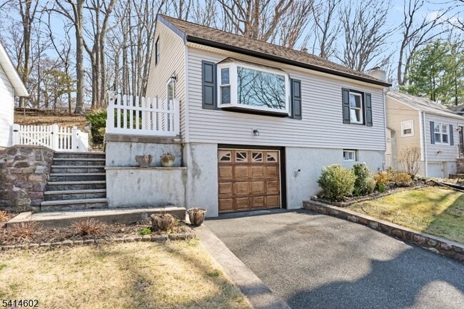 property at 83 Chestnut Hill Dr W