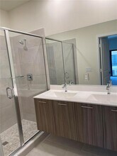 4625 NW 83rd Path in Doral, FL - Building Photo - Building Photo