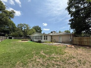 1918 W Wedington Dr in Fayetteville, AR - Building Photo - Building Photo