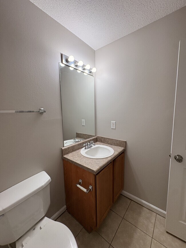 147 Swaying Pine Ct in Crestview, FL - Building Photo - Building Photo