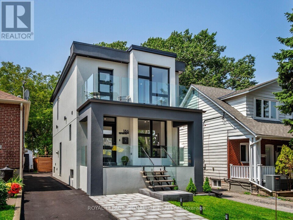 186 Oak Park Ave in Toronto, ON - Building Photo