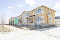 Freestone Townhomes in Cochrane, AB - Building Photo - Building Photo