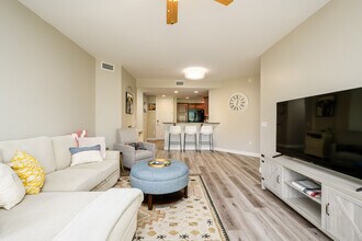 5350 E Deer Valley Dr in Phoenix, AZ - Building Photo - Building Photo
