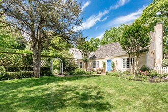 246 Tuckahoe Ln in Southampton, NY - Building Photo - Building Photo
