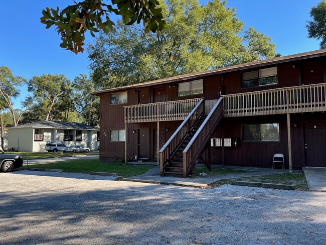 7001 SW 6th Pl in Gainesville, FL - Building Photo - Building Photo