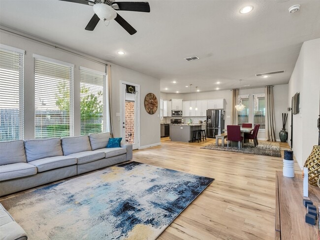 18324 Parkview Point Dr