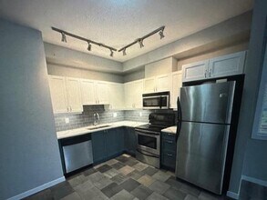 2511 King George Blvd in Surrey, BC - Building Photo - Building Photo