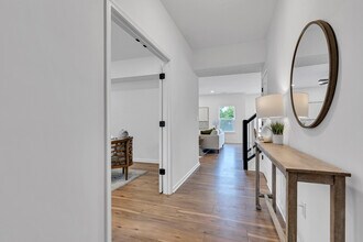 9724 Brooks Dr in McCordsville, IN - Foto de edificio - Building Photo