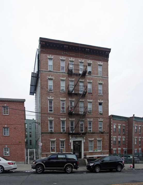 650 E 182nd St in Bronx, NY - Foto de edificio