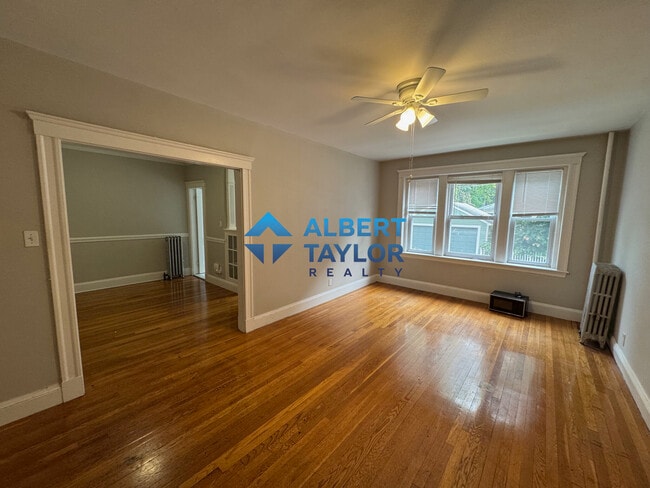 2 Gray Gdns E, Unit 3