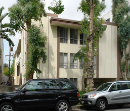 145 N Almont Dr in Beverly Hills, CA - Building Photo - Building Photo