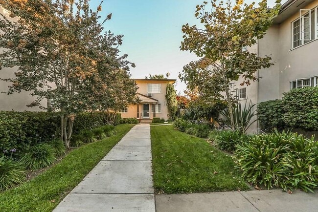 139 N Holliston Ave in Pasadena, CA - Building Photo - Building Photo
