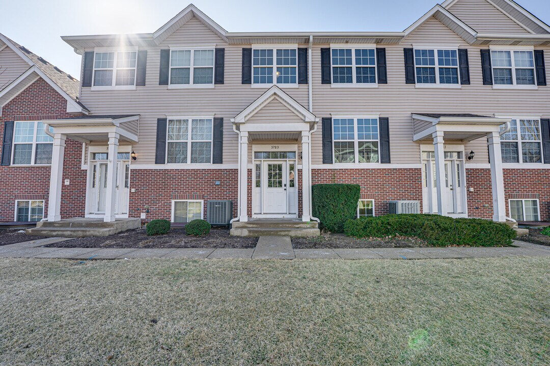 3783 Bailey Rd in Yorkville, IL - Building Photo