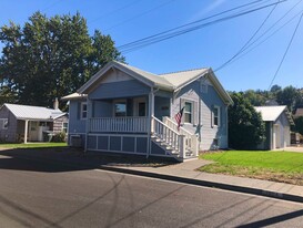 1904 SE Byers Pl in Pendleton, OR - Building Photo
