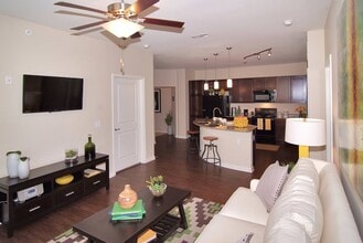 Reveal on Cumberland Apartments in Fishers, IN - Foto de edificio - Building Photo