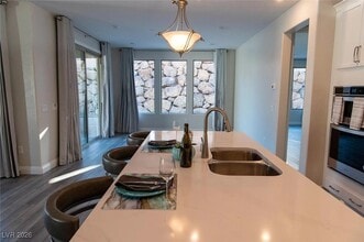 92 Lake Oasis St in Henderson, NV - Building Photo - Building Photo