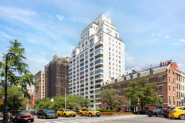 605 Park Ave in New York, NY - Building Photo - Building Photo