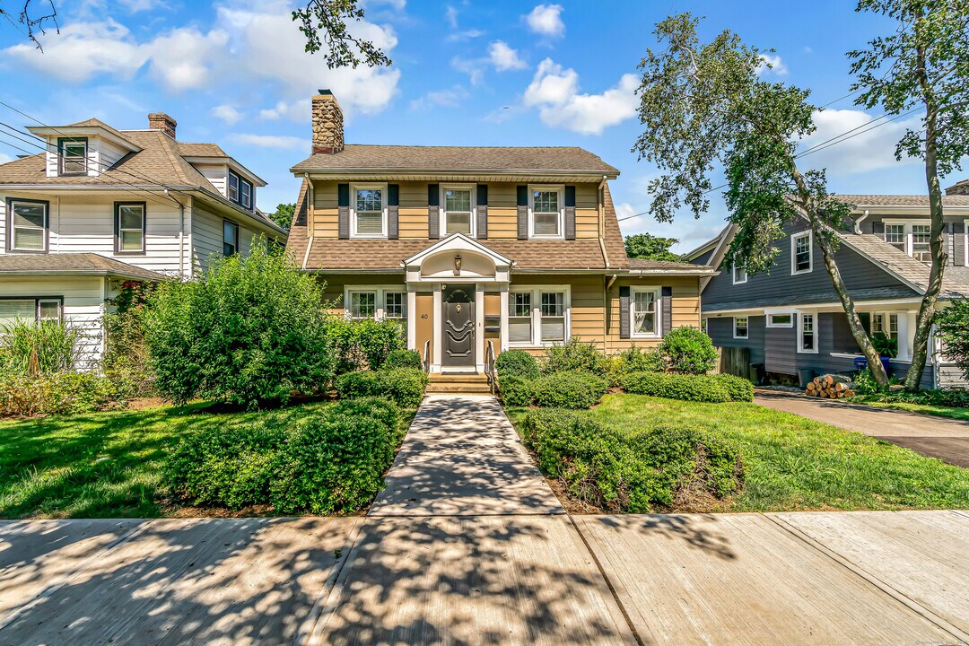 40 Elmwood Ave in Norwalk, CT - Building Photo