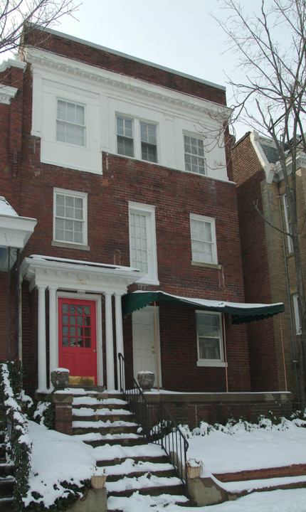 2219 W Grace St in Richmond, VA - Foto de edificio