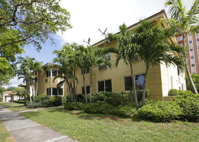 25 Menores Ave in Coral Gables, FL - Building Photo - Building Photo