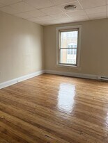 32 W High St in Carlisle, PA - Building Photo