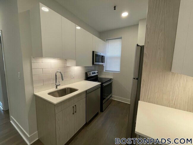 195 Park Dr in Boston, MA - Foto de edificio - Building Photo